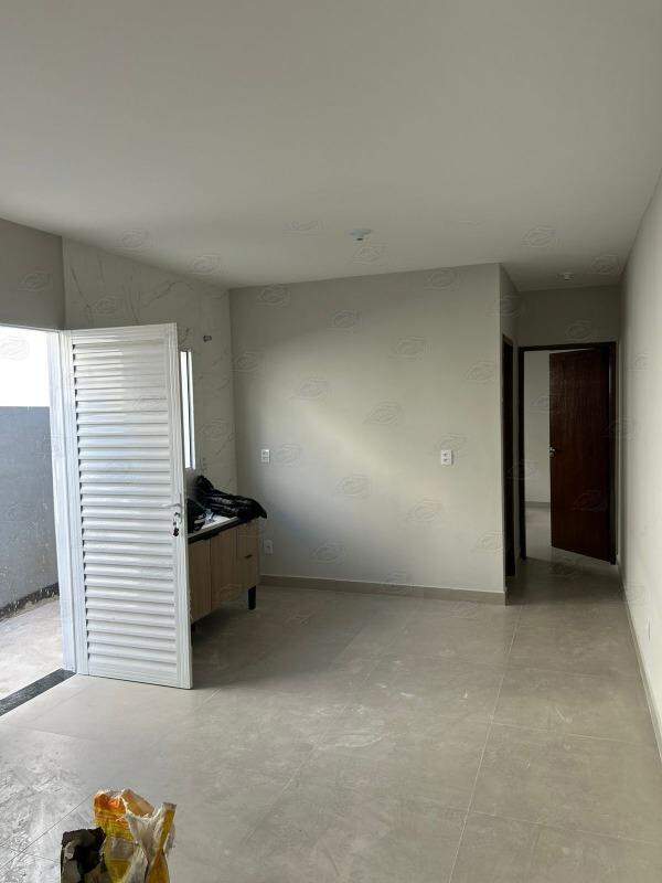 Casa à venda no Jd. Regiane : 