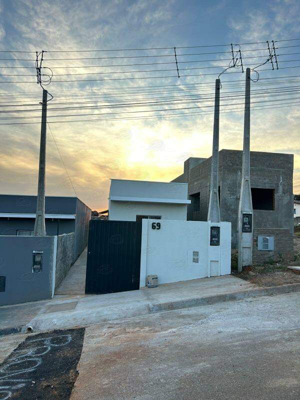 Casa à venda no Jd. Regiane : 