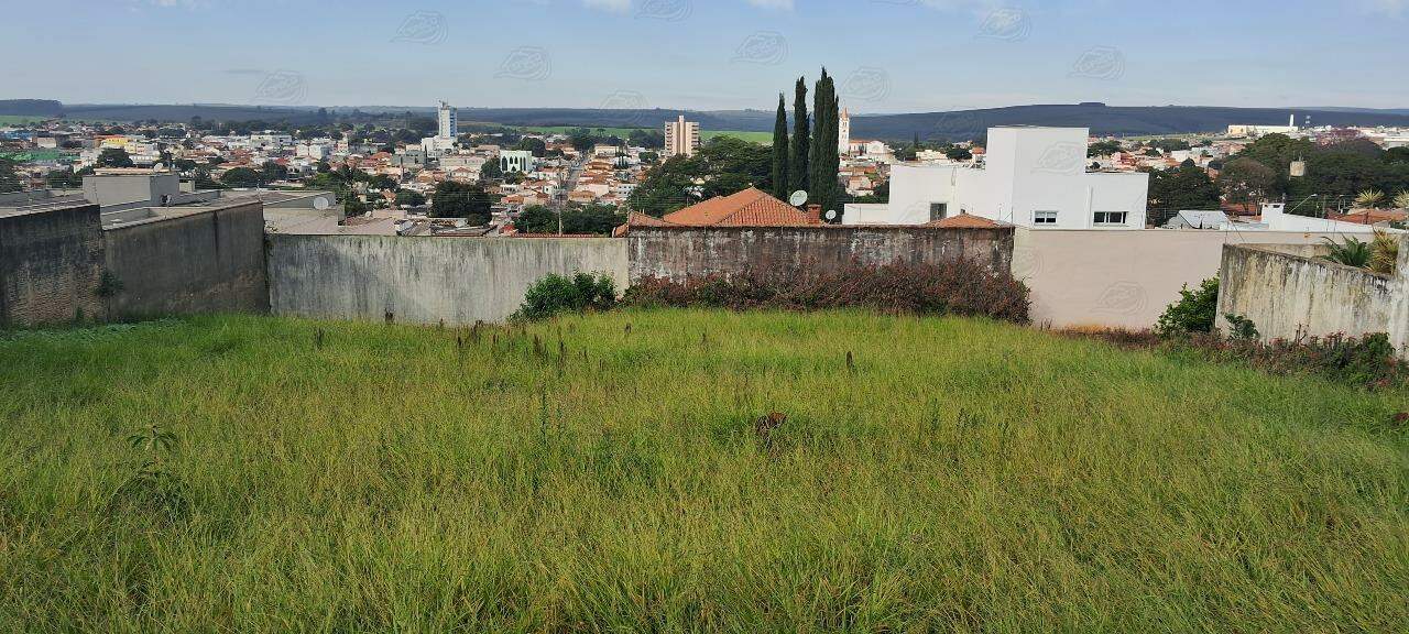 Terreno à venda no Cruzeiro: 