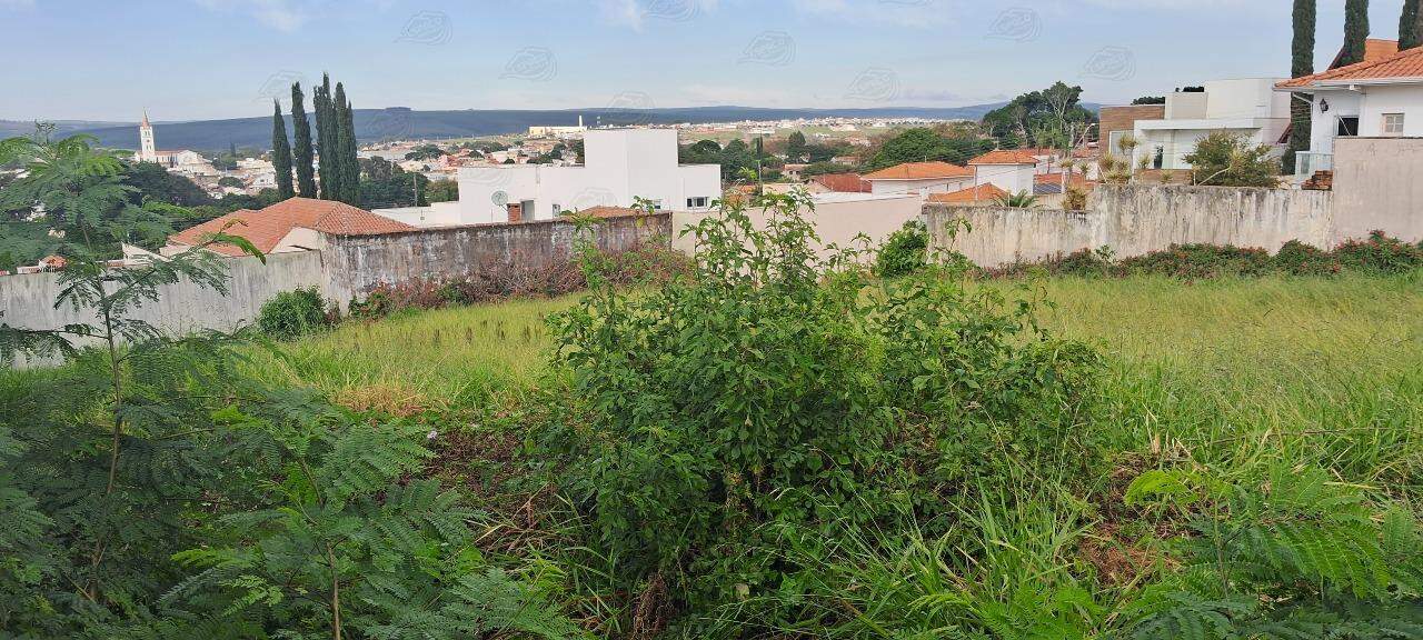 Terreno à venda no Cruzeiro: 