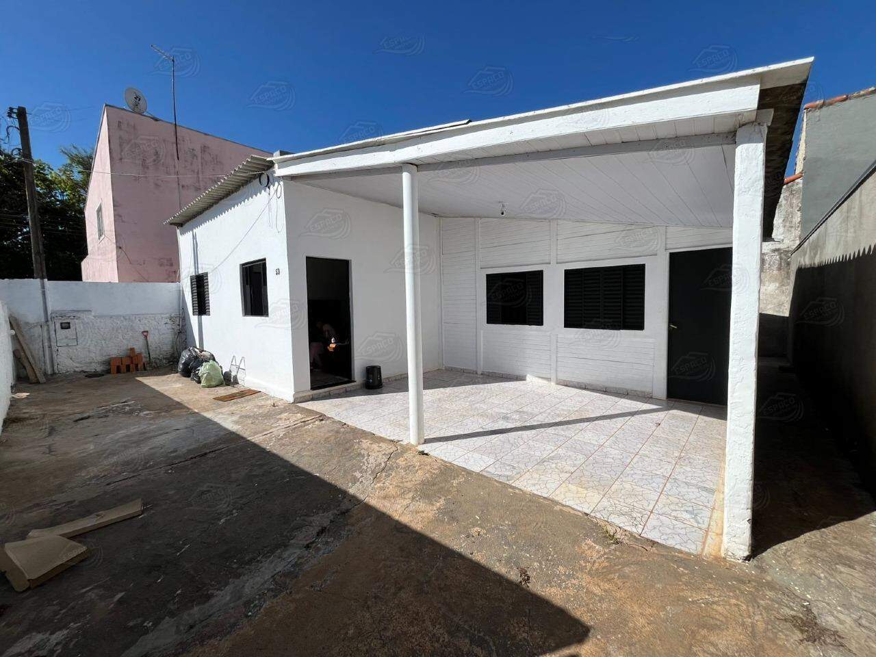 Casa à venda no Condomínio dos Professores: 
