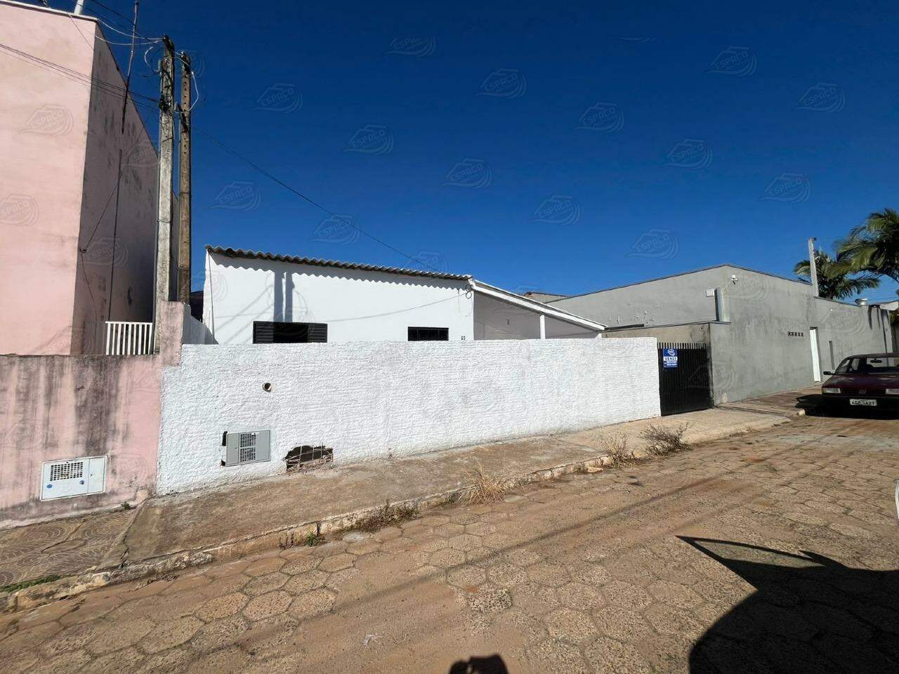Casa à venda no Condomínio dos Professores: 
