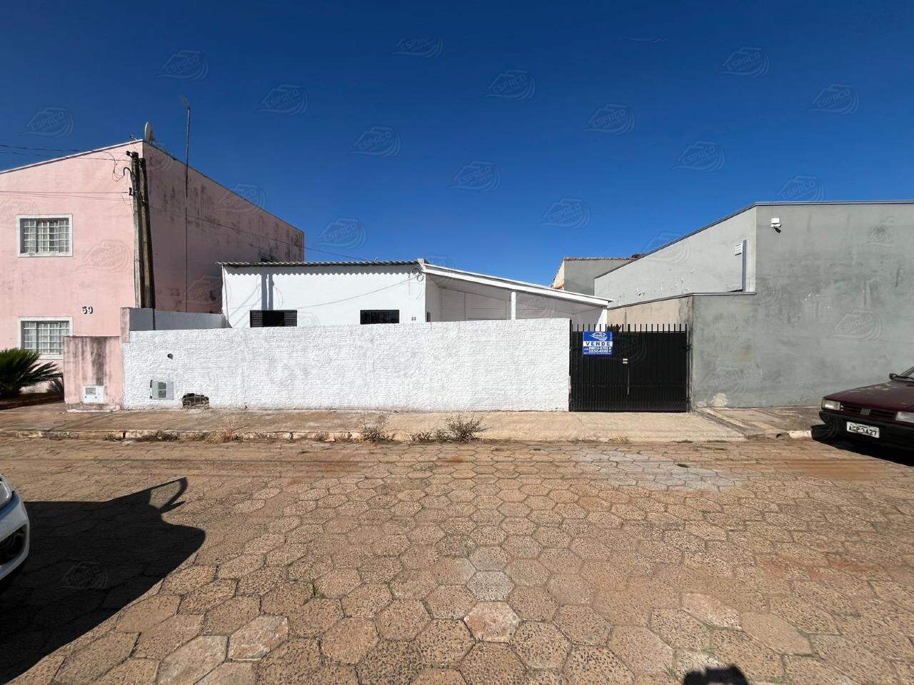 Casa à venda no Condomínio dos Professores: 