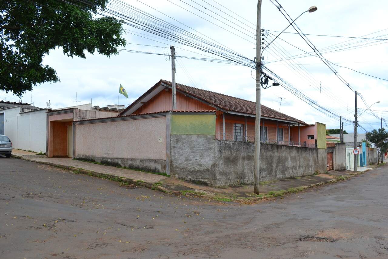 Casa à venda no Tonico Adolfo: 