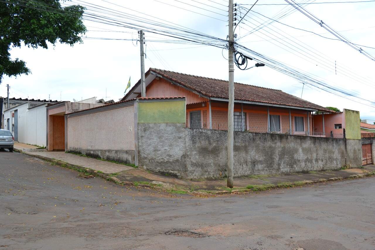 Casa à venda no Tonico Adolfo: 