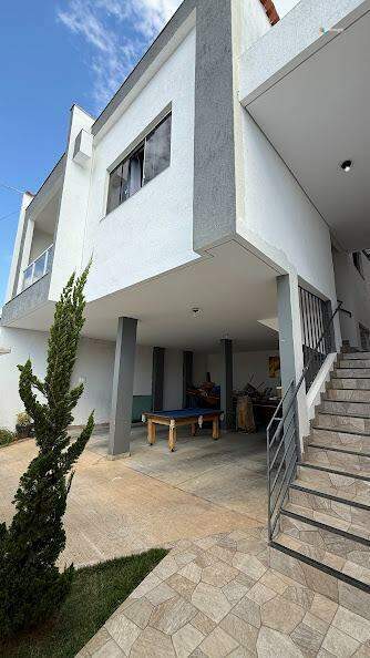 Casa, 3 quartos, 242 m² - Foto 1