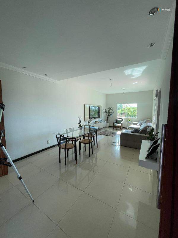 Casa, 3 quartos, 216 m² - Foto 1