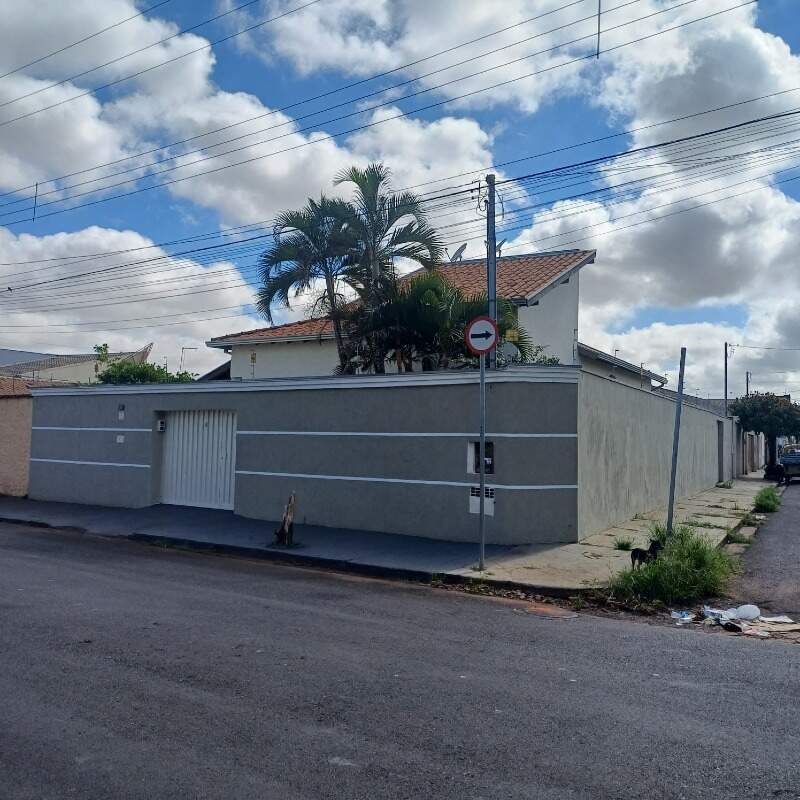 Casa para aluguel, 3 quartos, 1 suíte, 6 vagas, PARQUE DAS AMERICAS - Uberaba/MG