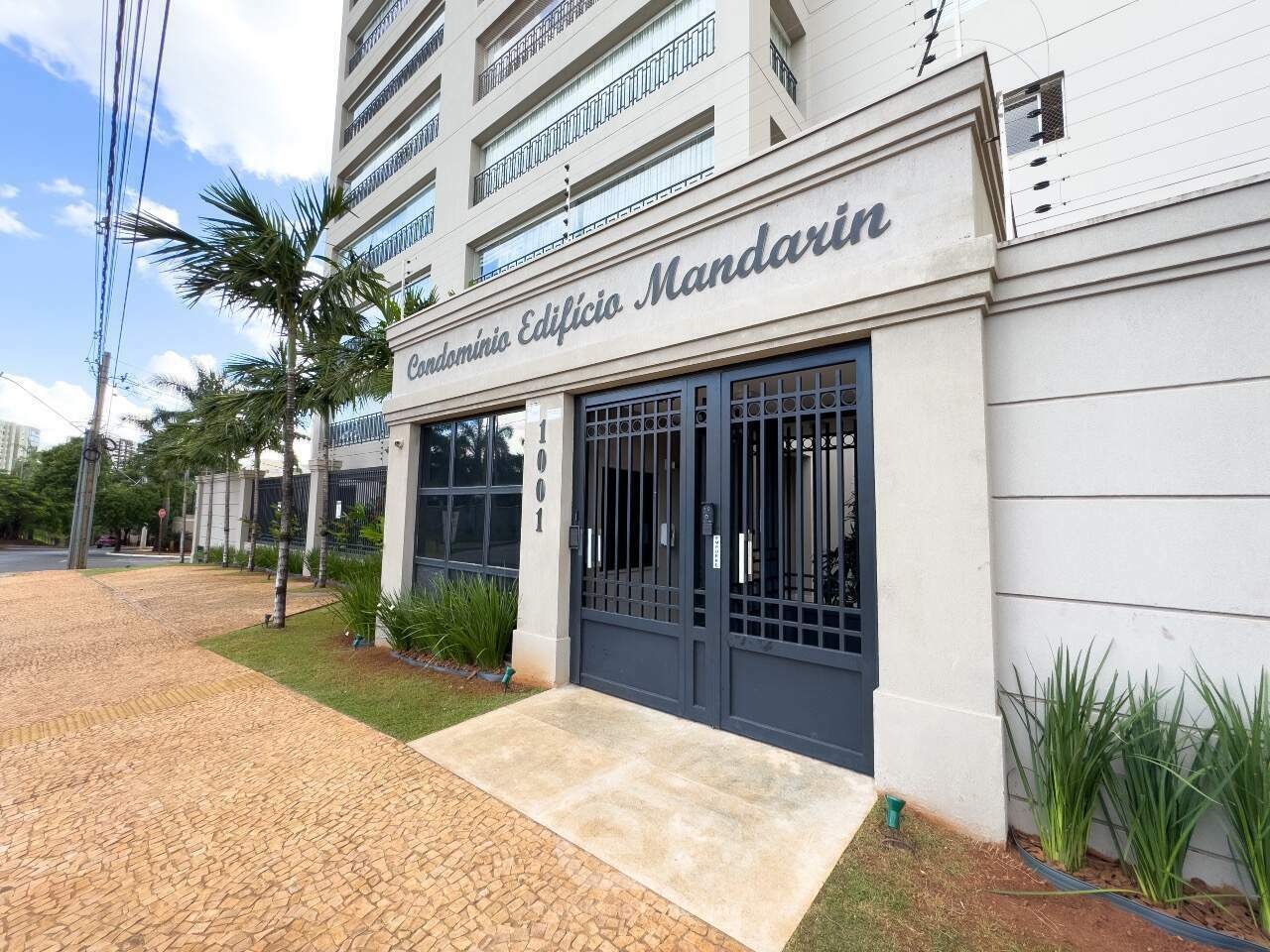 Apartamento para aluguel, 3 quartos, 3 suítes, 3 vagas, Condomínio Edifício Mandarin, Jardim do Lago - Uberaba/MG