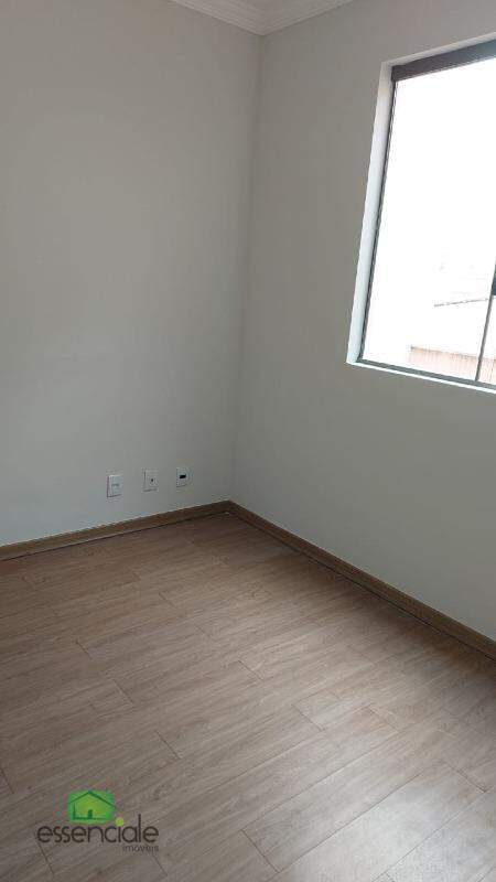 Casa à venda com 3 quartos, 100m² - Foto 4