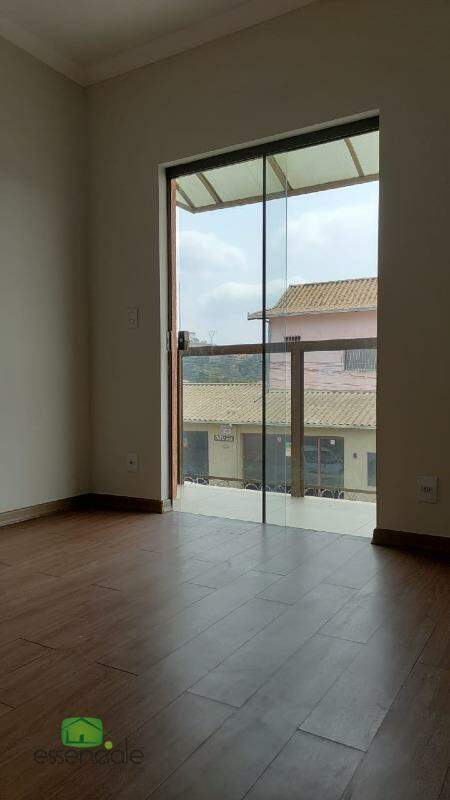 Casa à venda com 3 quartos, 100m² - Foto 3