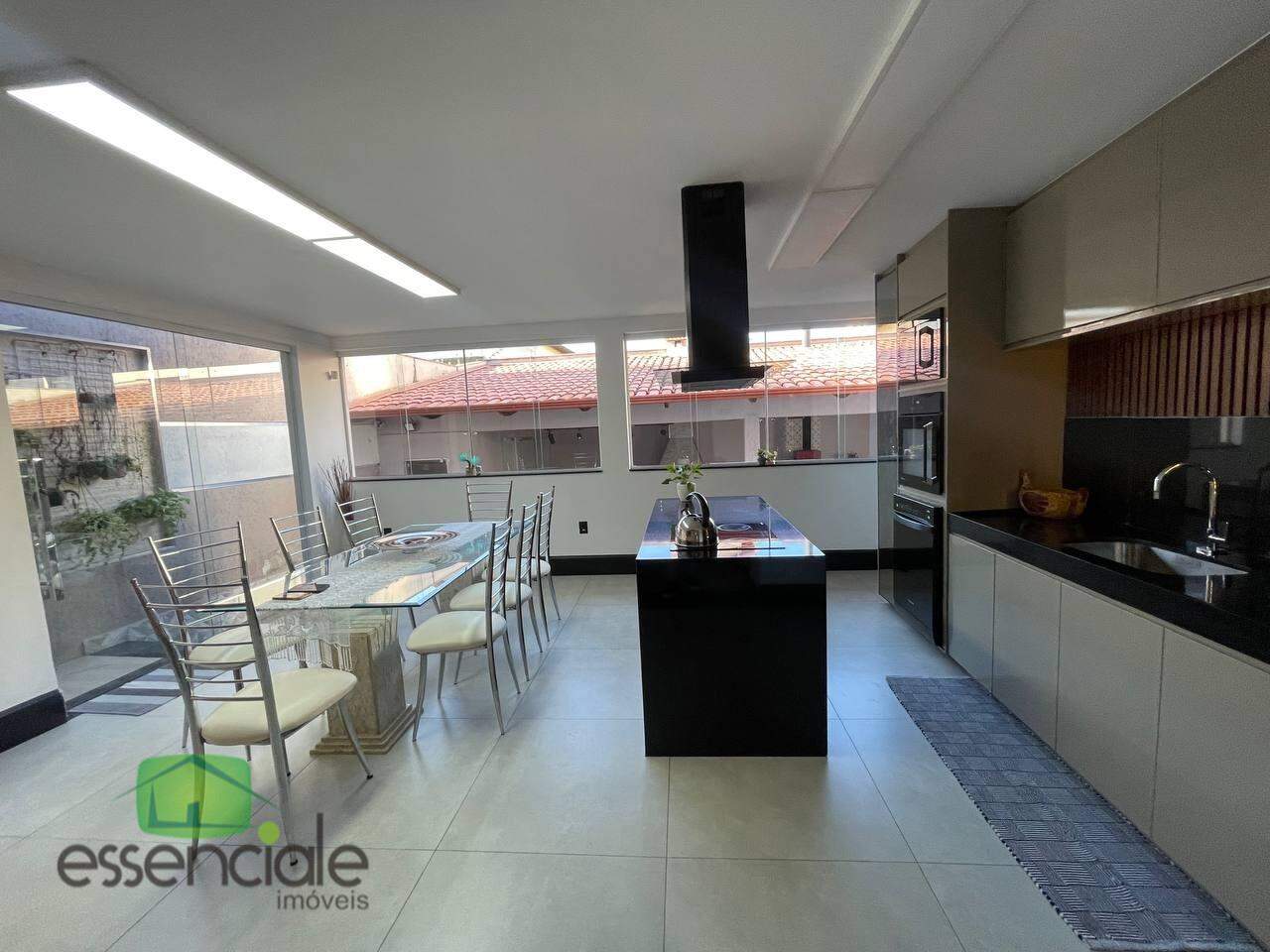 Casa à venda com 3 quartos, 240m² - Foto 14