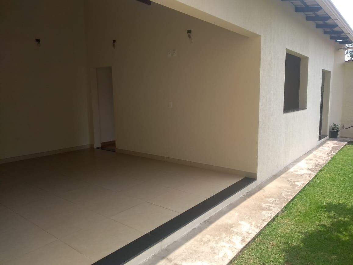 Casa à venda com 3 quartos, 360m² - Foto 1