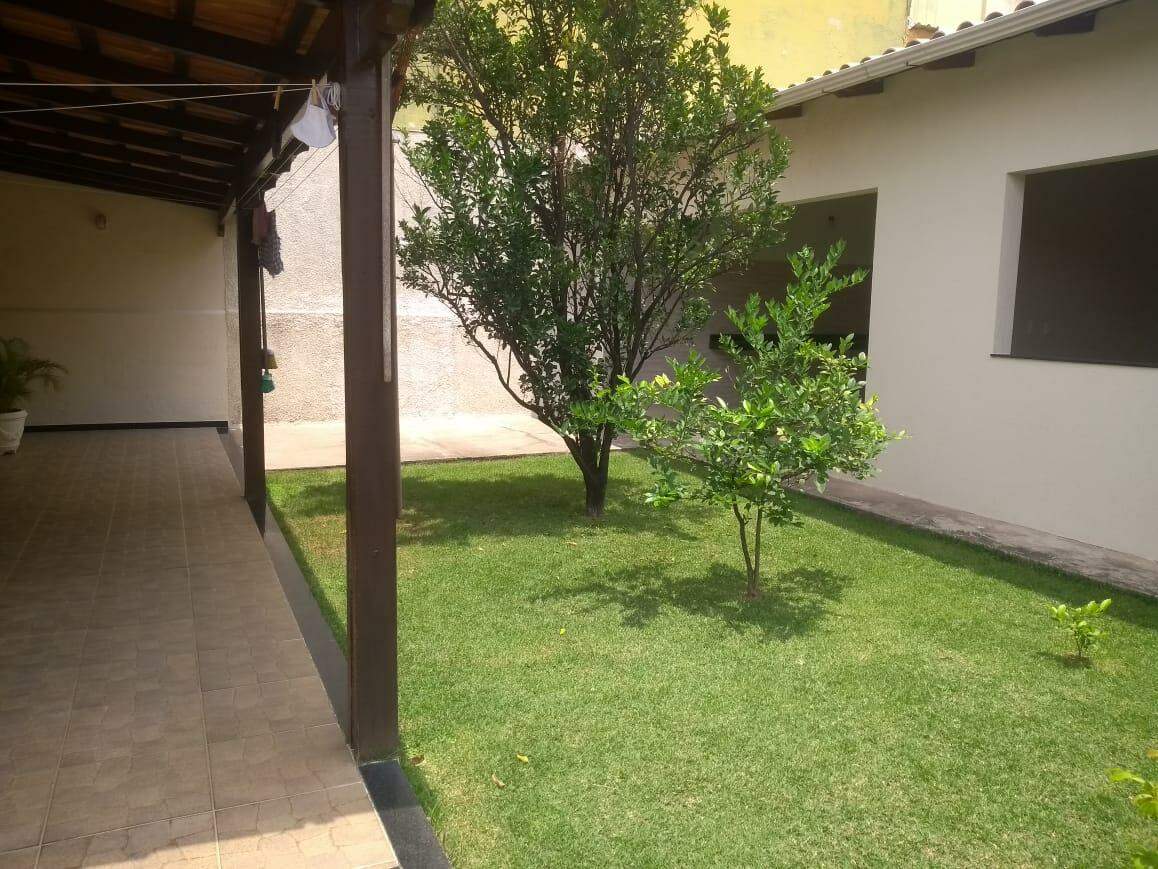 Casa à venda com 3 quartos, 360m² - Foto 2