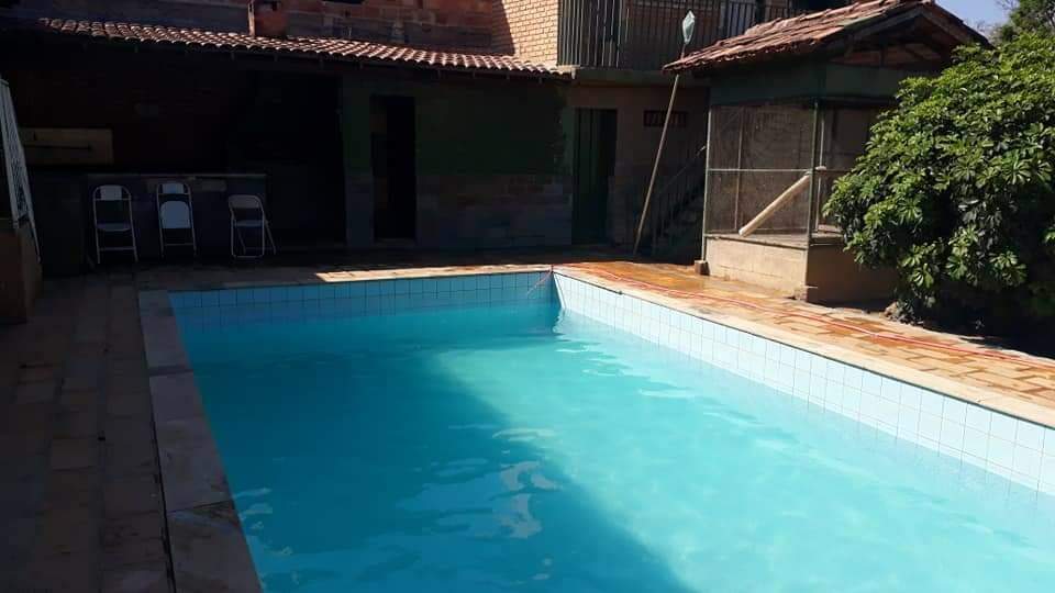 Chácara à venda com 3 quartos, 250m² - Foto 1