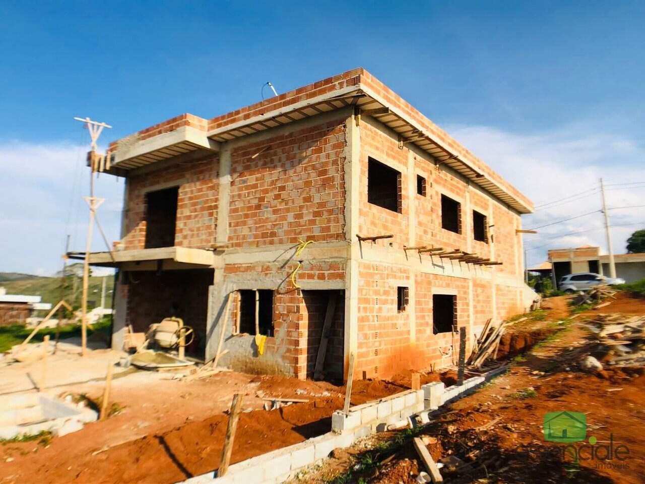 Casa à venda com 4 quartos, 265m² - Foto 2