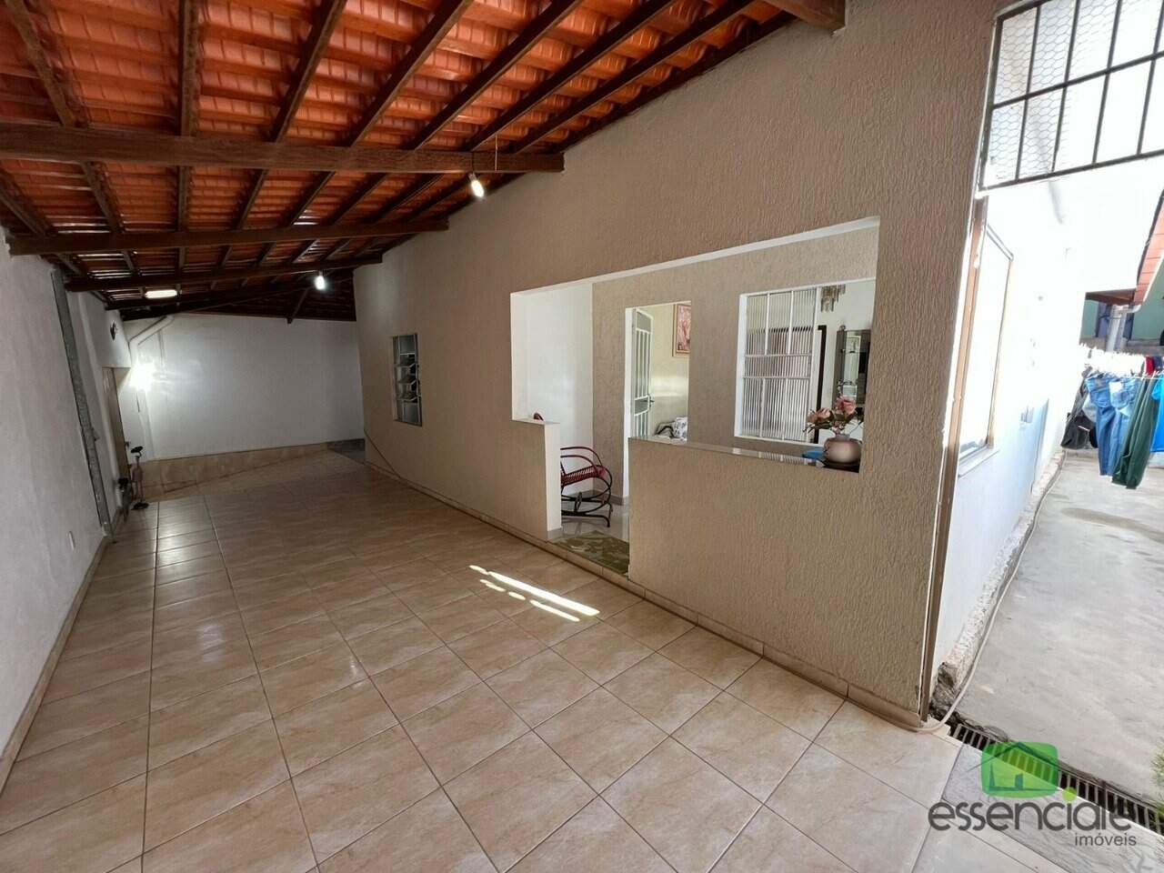 Casa à venda com 3 quartos, 270m² - Foto 1