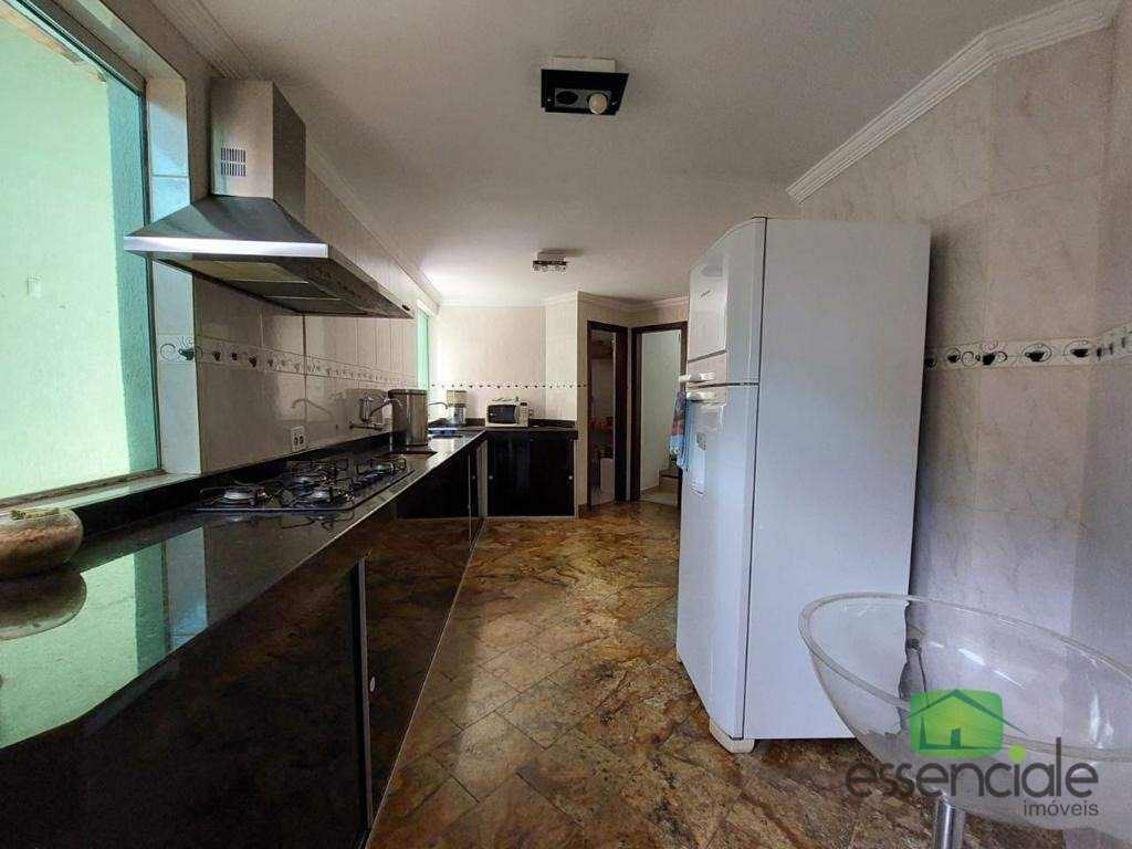 Casa à venda com 4 quartos, 342m² - Foto 10