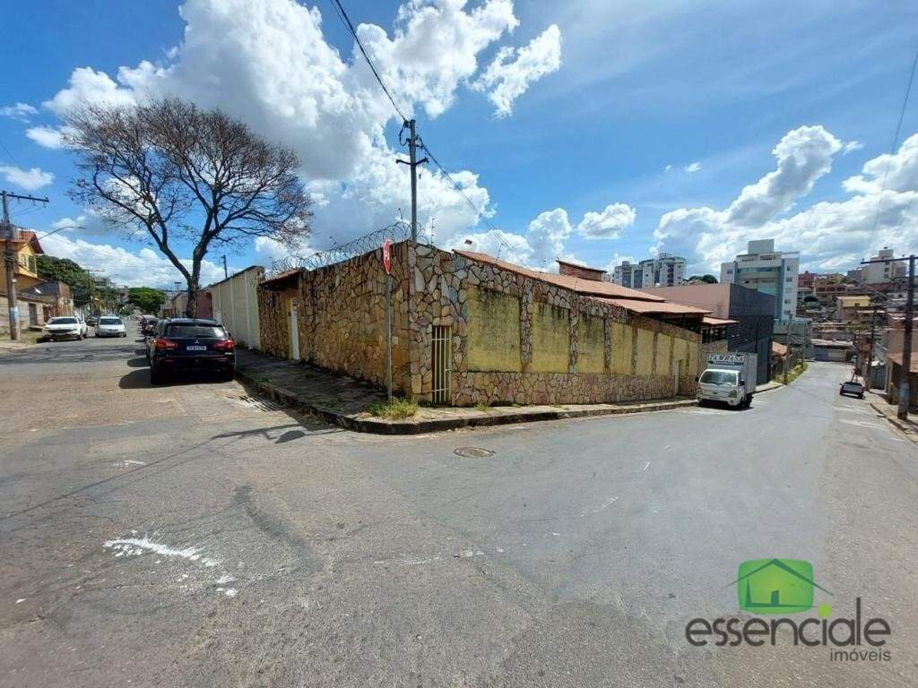 Casa à venda com 4 quartos, 342m² - Foto 19