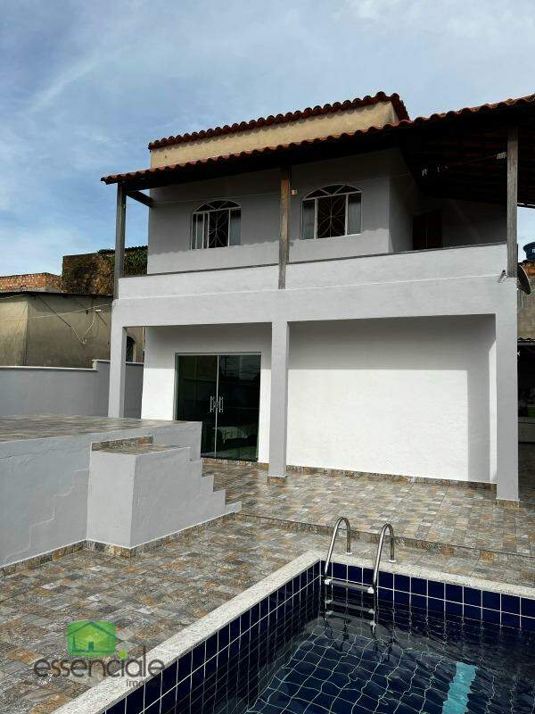 Casa à venda com 3 quartos, 220m² - Foto 1