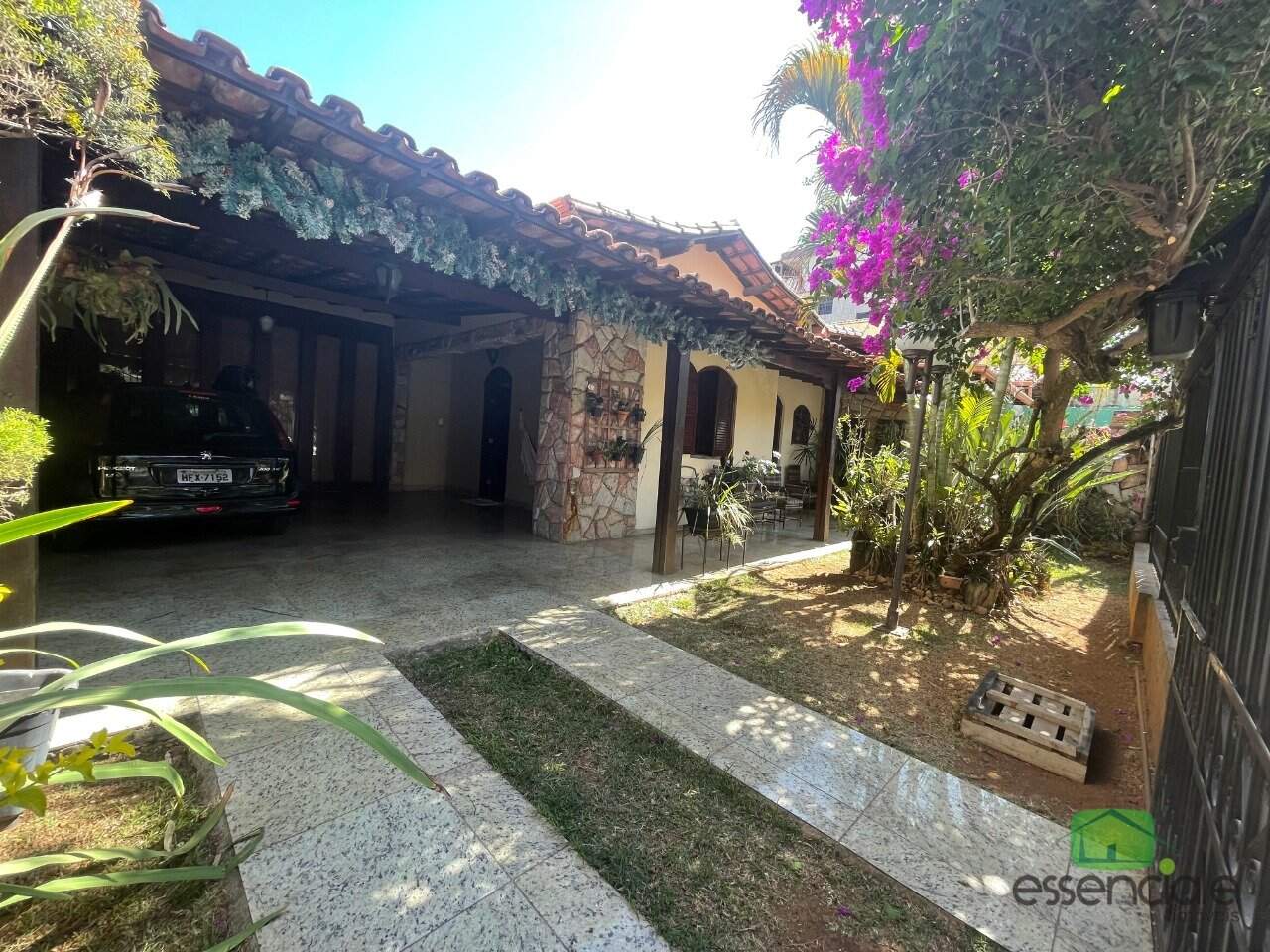 Casa à venda com 3 quartos, 220m² - Foto 3