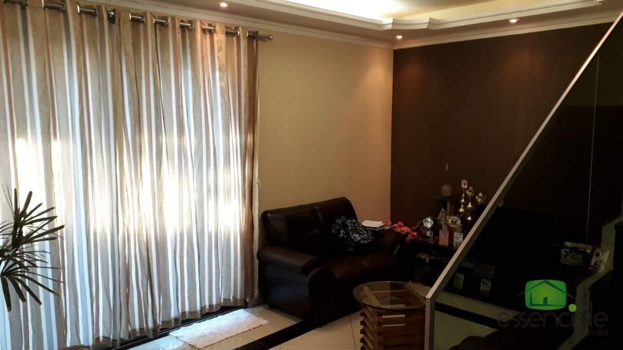 Casa à venda com 4 quartos, 230m² - Foto 4