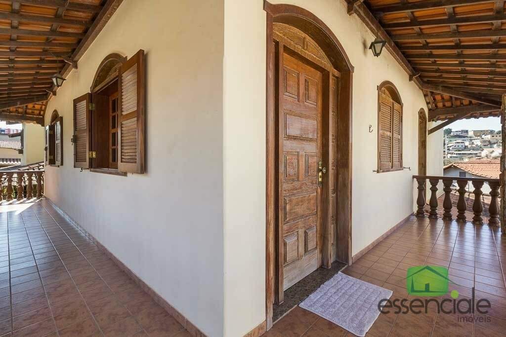 Casa à venda com 3 quartos, 180m² - Foto 2