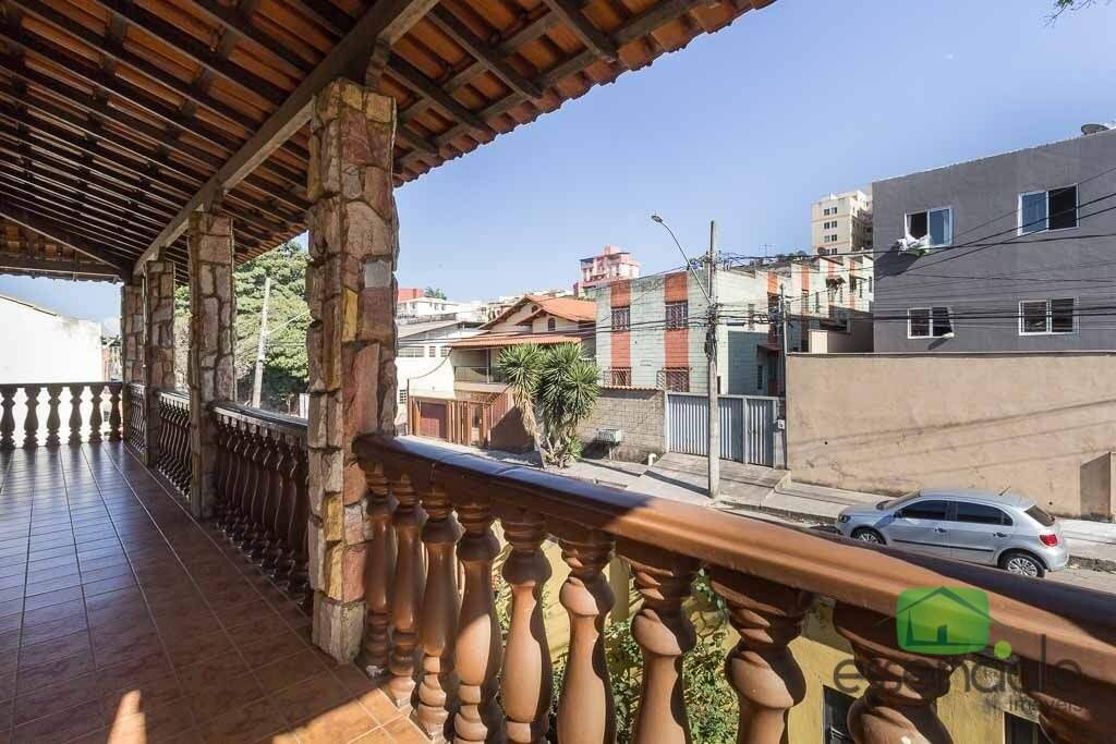 Casa à venda com 3 quartos, 180m² - Foto 3