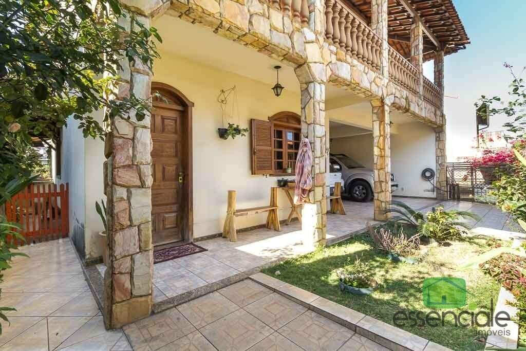 Casa à venda com 3 quartos, 180m² - Foto 1