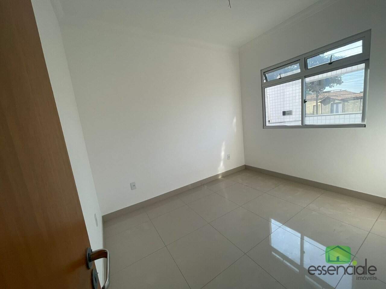 Apartamento à venda com 3 quartos, 100m² - Foto 2