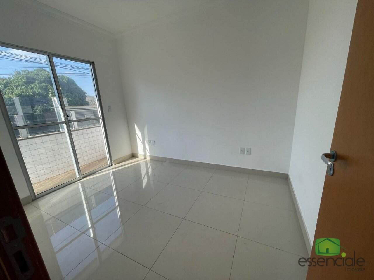 Apartamento à venda com 3 quartos, 100m² - Foto 4