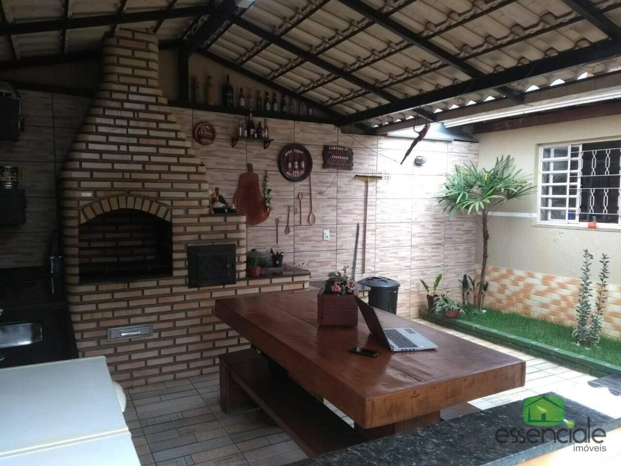 Casa à venda com 3 quartos, 200m² - Foto 1