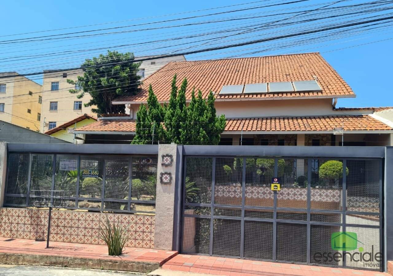 Casa à venda com 3 quartos, 371m² - Foto 2