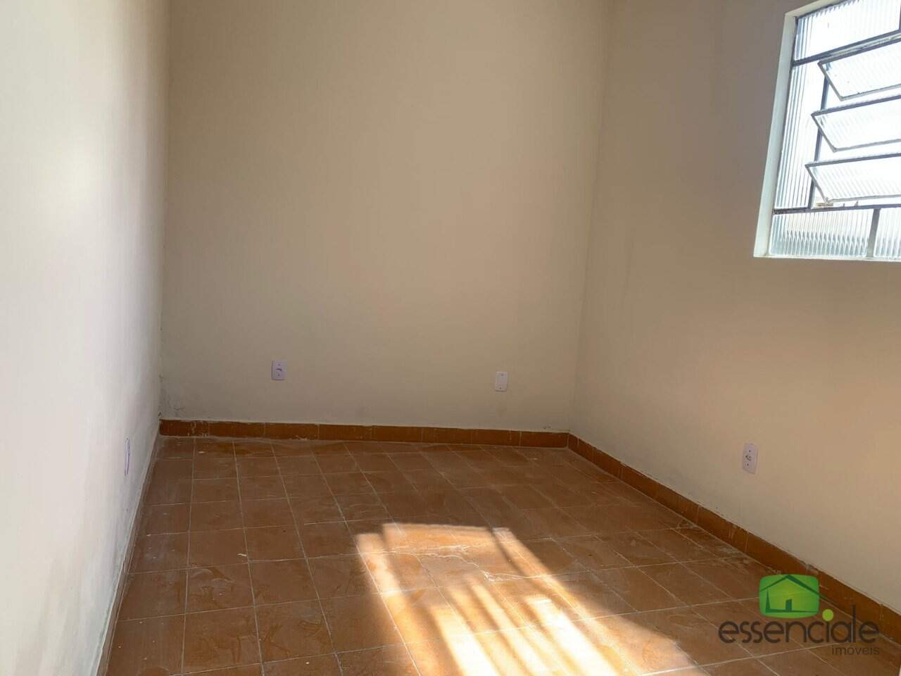 Casa à venda com 3 quartos, 460m² - Foto 4