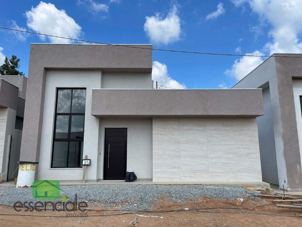 Casa de Condomínio à venda com 4 quartos, 184m² - Foto 1