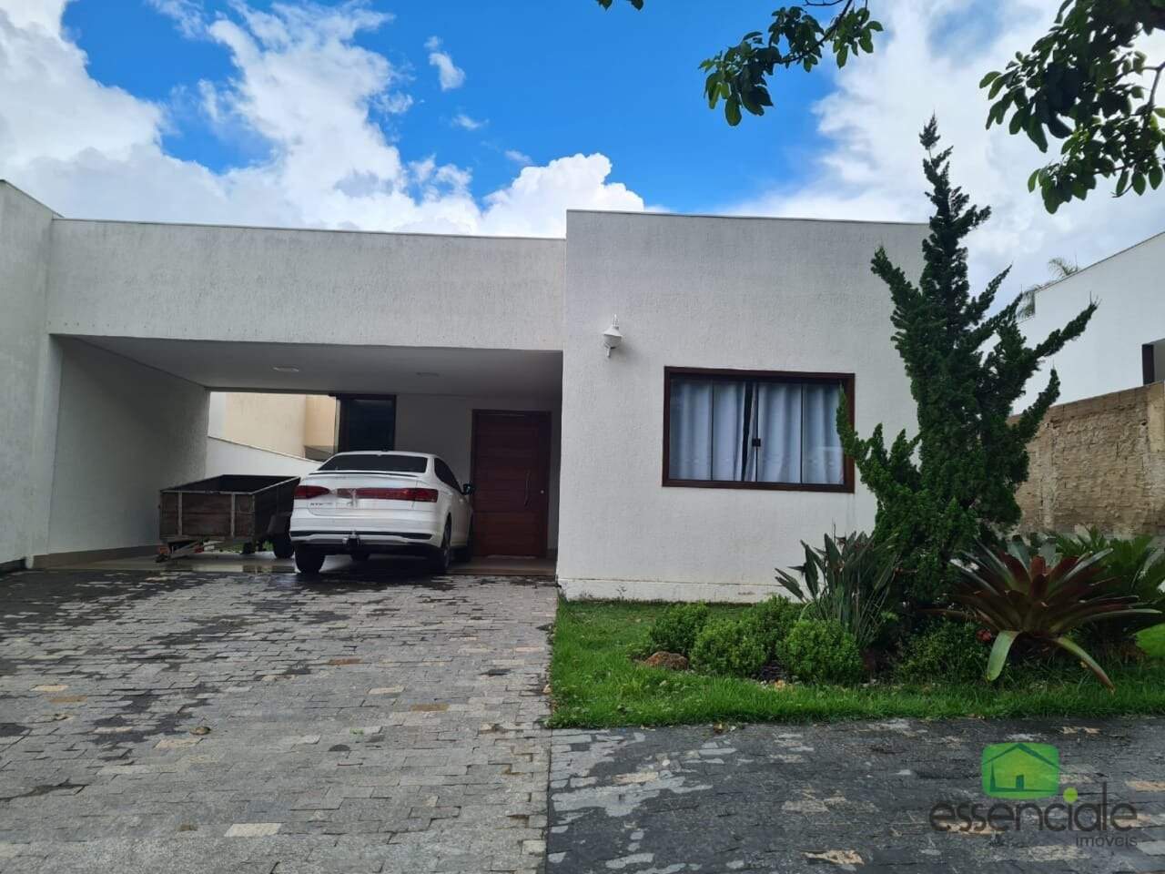 Casa à venda com 3 quartos, 360m² - Foto 1