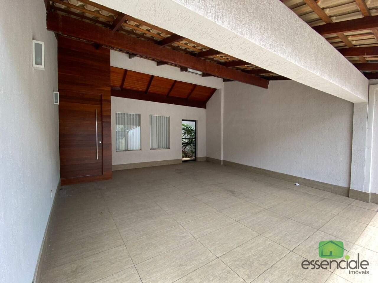 Casa à venda com 3 quartos, 360m² - Foto 1