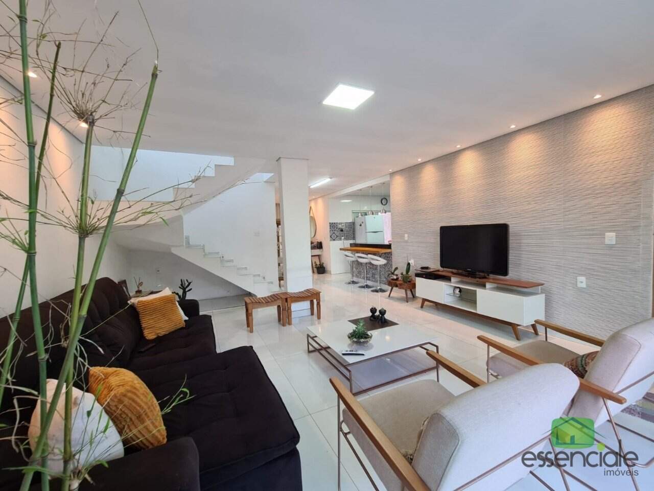 Casa à venda com 4 quartos, 360m² - Foto 1