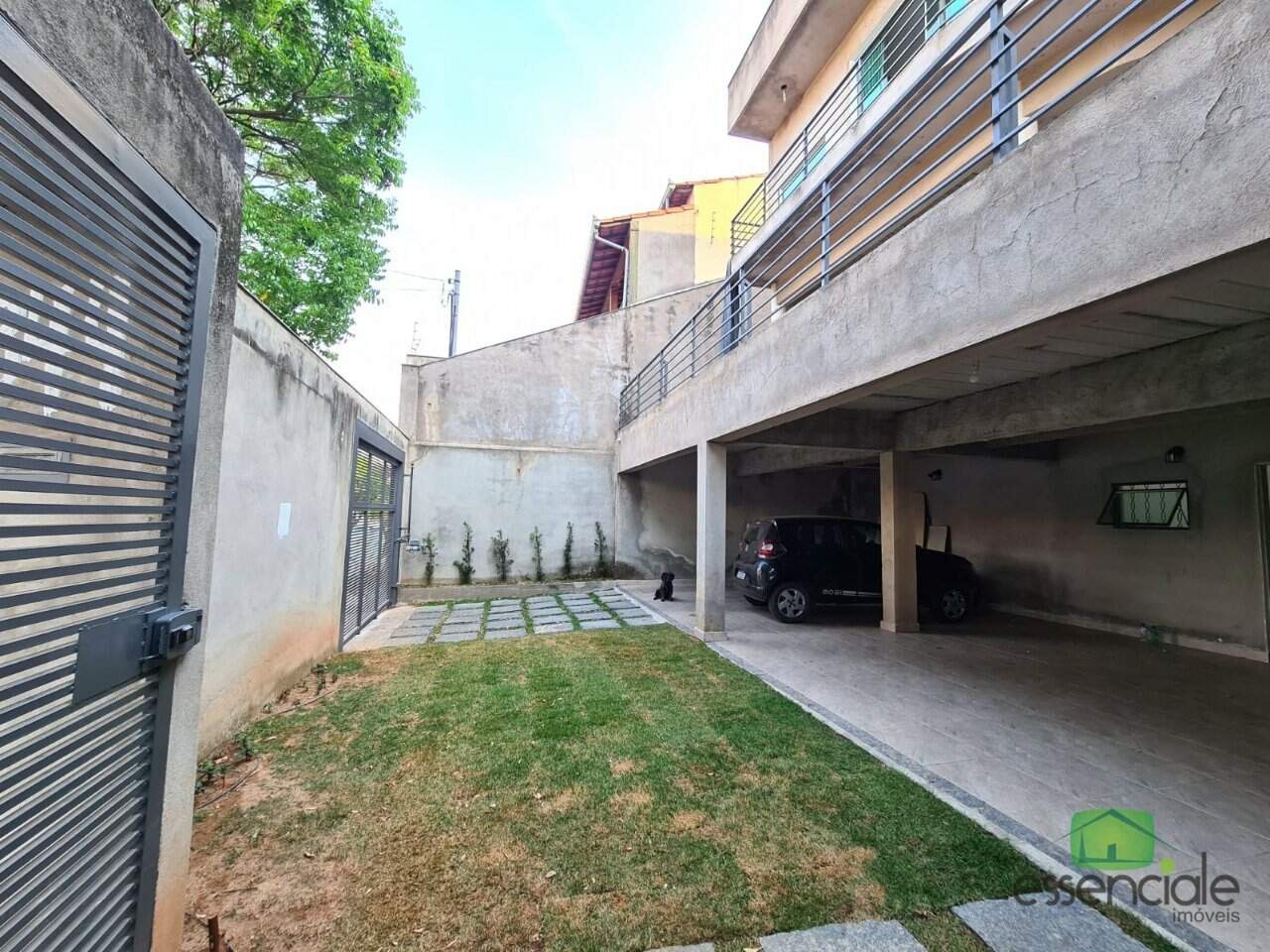 Casa à venda com 4 quartos, 360m² - Foto 2