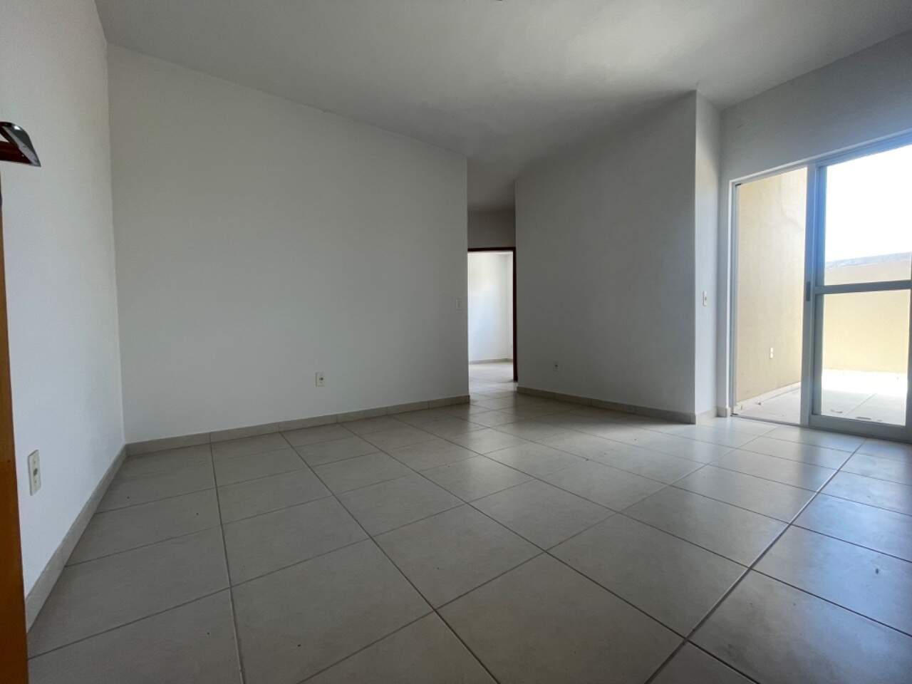 Apartamento à venda com 2 quartos, 70m² - Foto 2