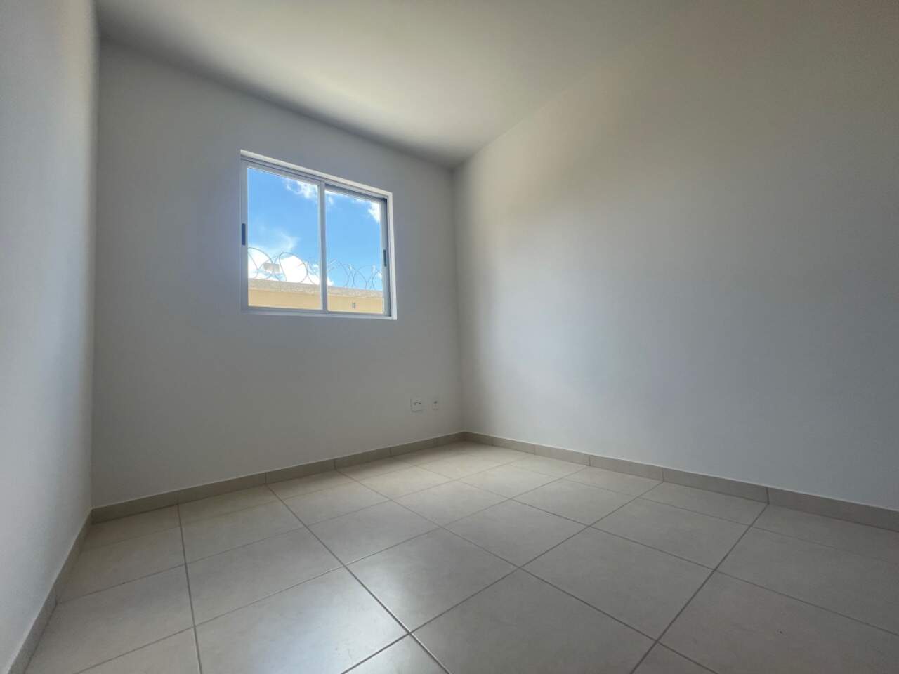 Apartamento à venda com 2 quartos, 70m² - Foto 4