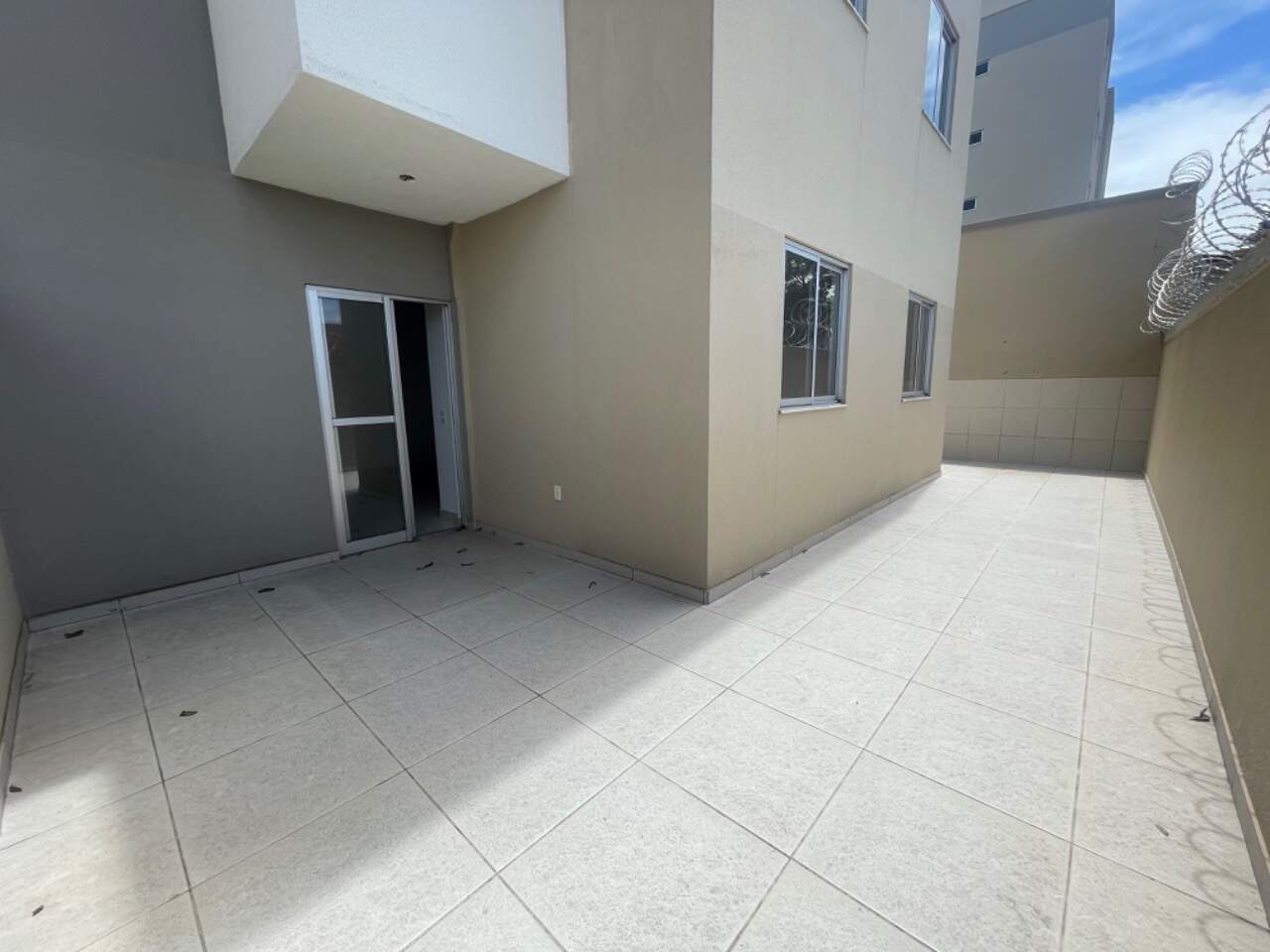 Apartamento à venda com 2 quartos, 70m² - Foto 1