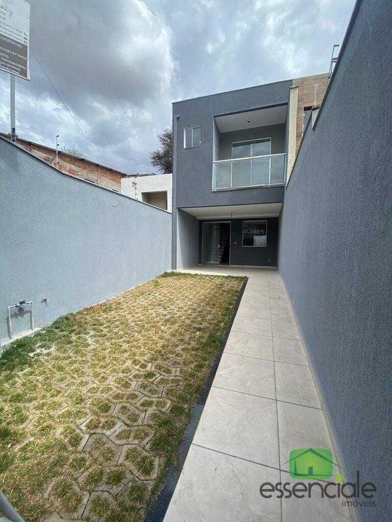 Casa à venda com 3 quartos, 130m² - Foto 2