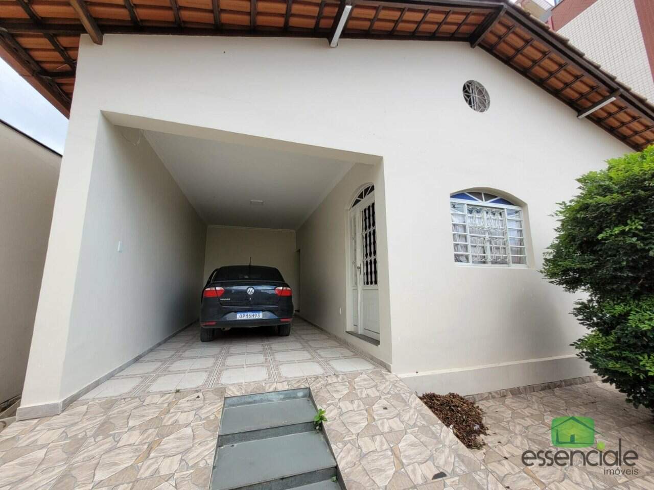 Casa à venda com 3 quartos, 360m² - Foto 1