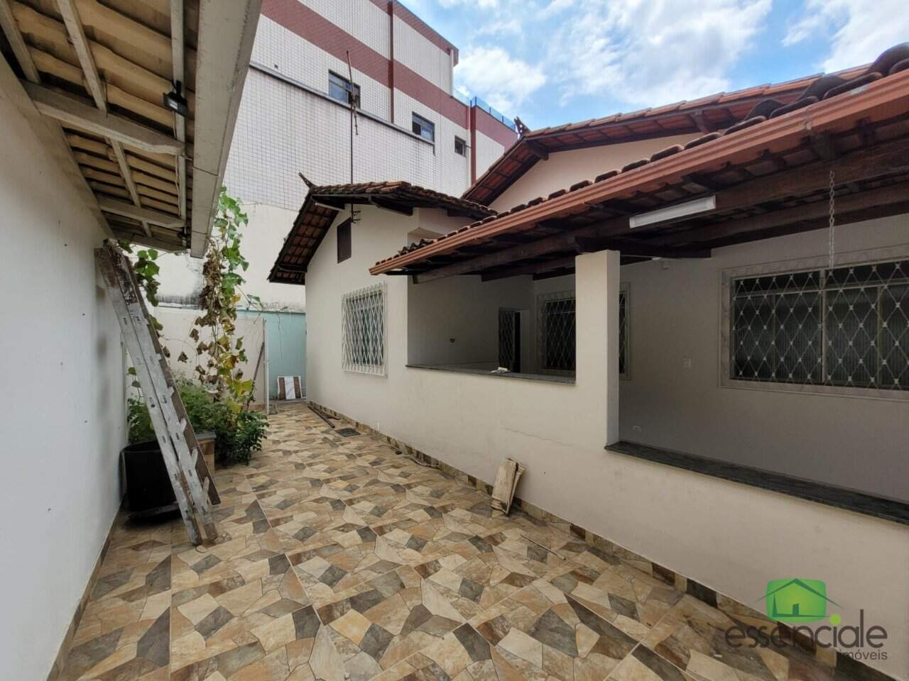 Casa à venda com 3 quartos, 360m² - Foto 3