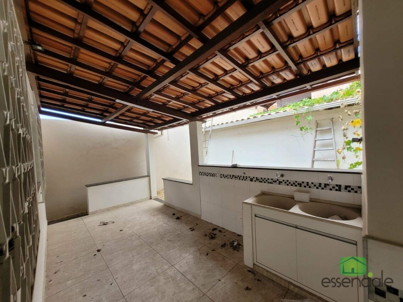 Casa à venda com 3 quartos, 360m² - Foto 5