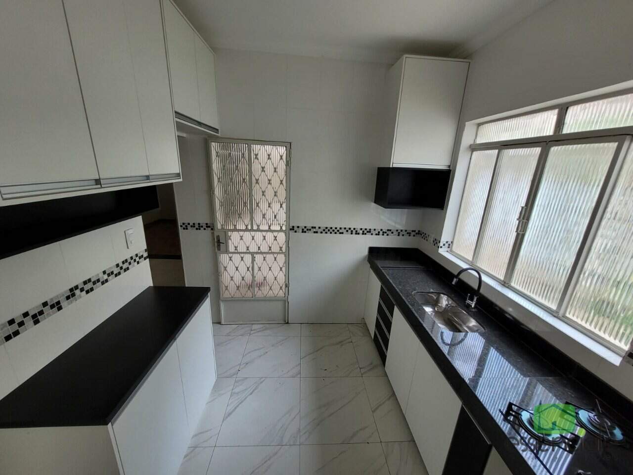 Casa à venda com 3 quartos, 360m² - Foto 6