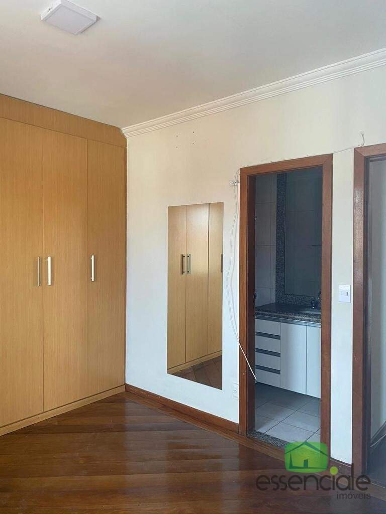 Cobertura à venda com 4 quartos, 240m² - Foto 4