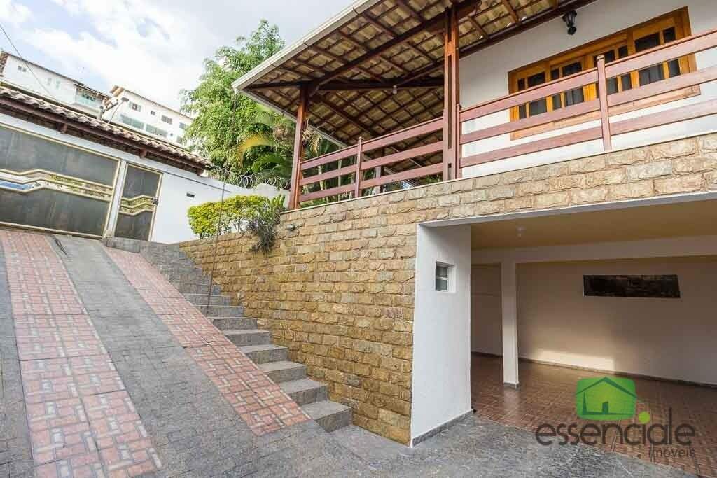 Casa à venda com 5 quartos, 300m² - Foto 4