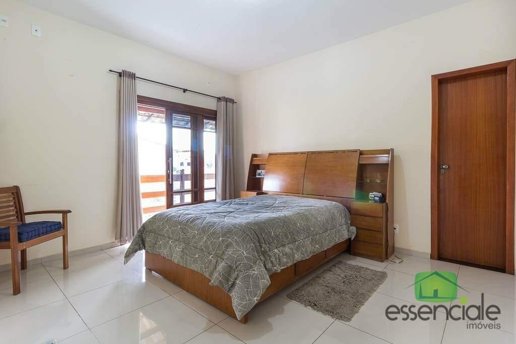 Casa à venda com 5 quartos, 300m² - Foto 13